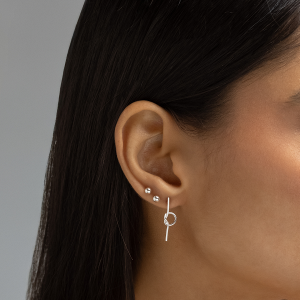 Brinco em Prata 925 Palito com Detalhe de Nó