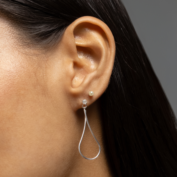 Brinco em Prata 925 Gota Vazada com Ponto de luz